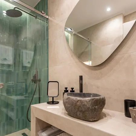 Derouse Eva Jacuzzi & Sauna