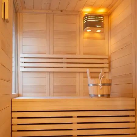Derouse Eva Jacuzzi & Sauna *